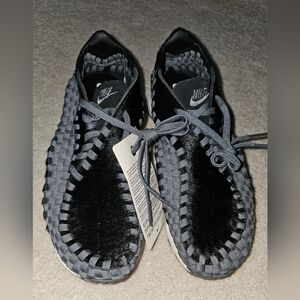 Nike Women's Black and Gray Shoes